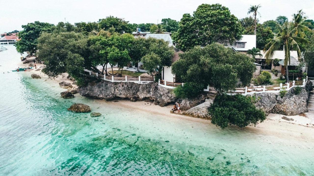 Pescador View - Beachfront & Nearby The Ocean Hostels & Restaurant Moalboal Exterior photo
