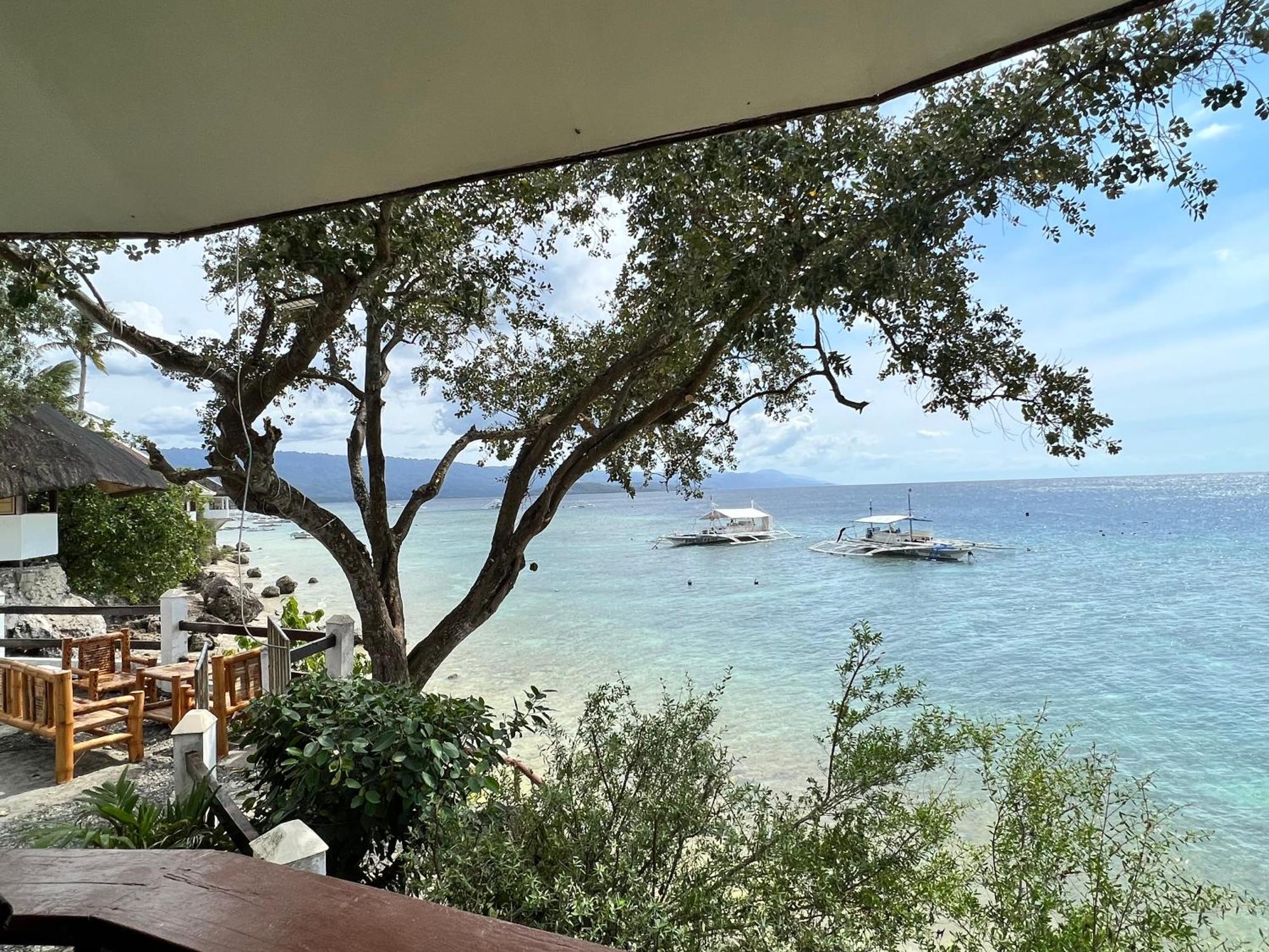 Pescador View - Beachfront & Nearby The Ocean Hostels & Restaurant Moalboal Exterior photo