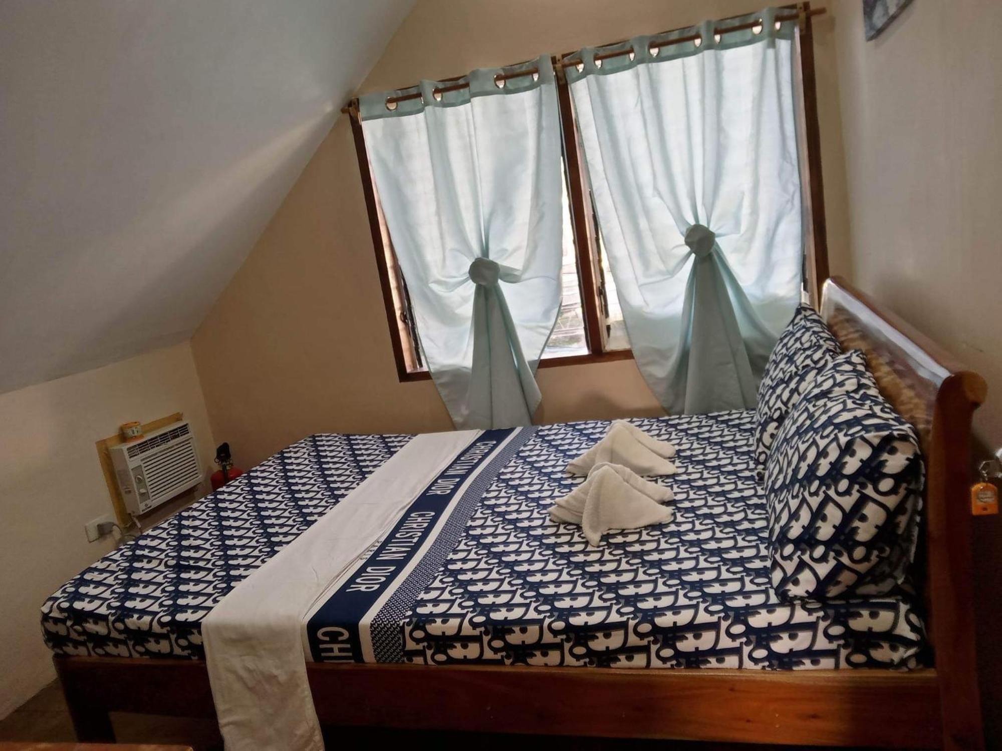 Pescador View - Beachfront & Nearby The Ocean Hostels & Restaurant Moalboal Exterior photo