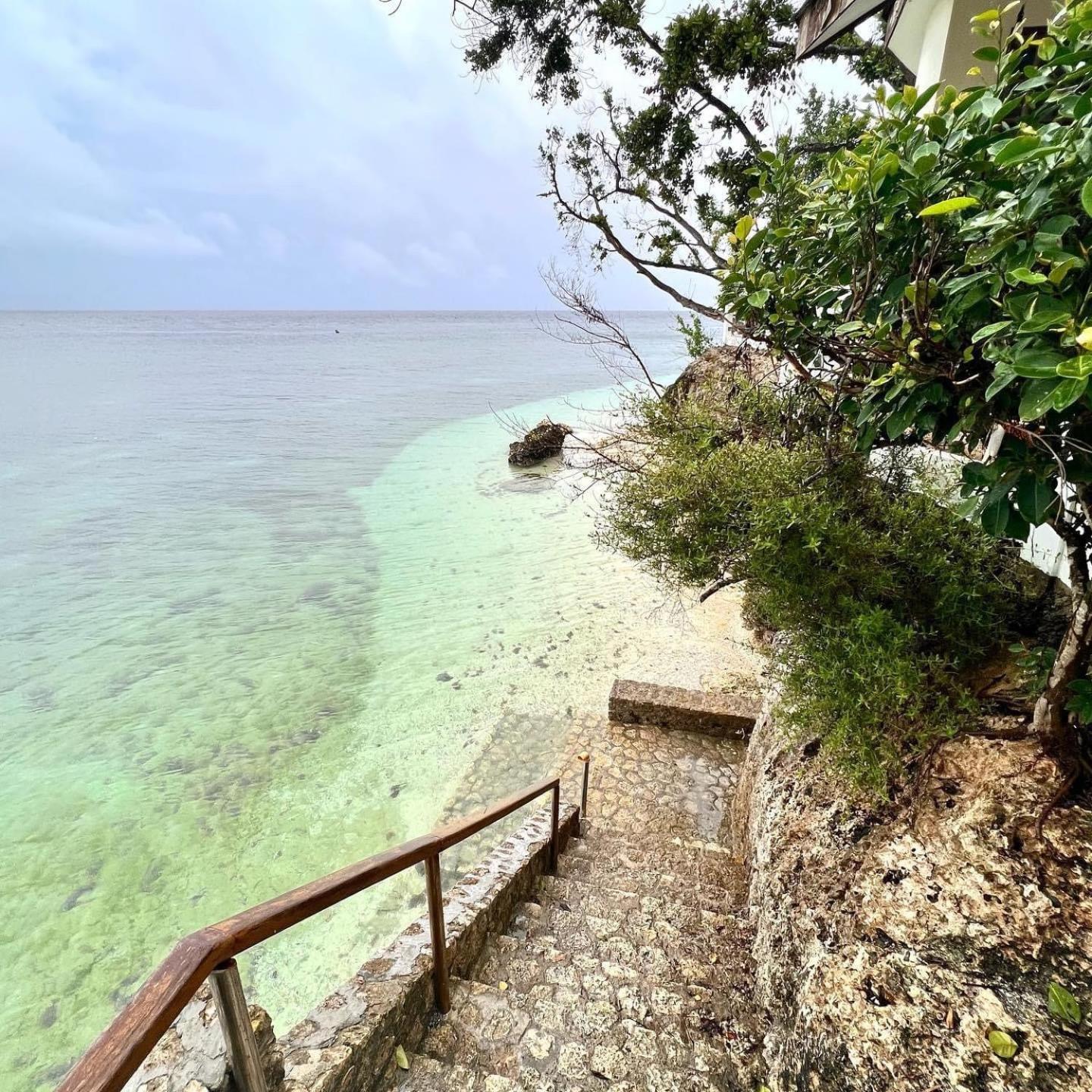 Pescador View - Beachfront & Nearby The Ocean Hostels & Restaurant Moalboal Exterior photo
