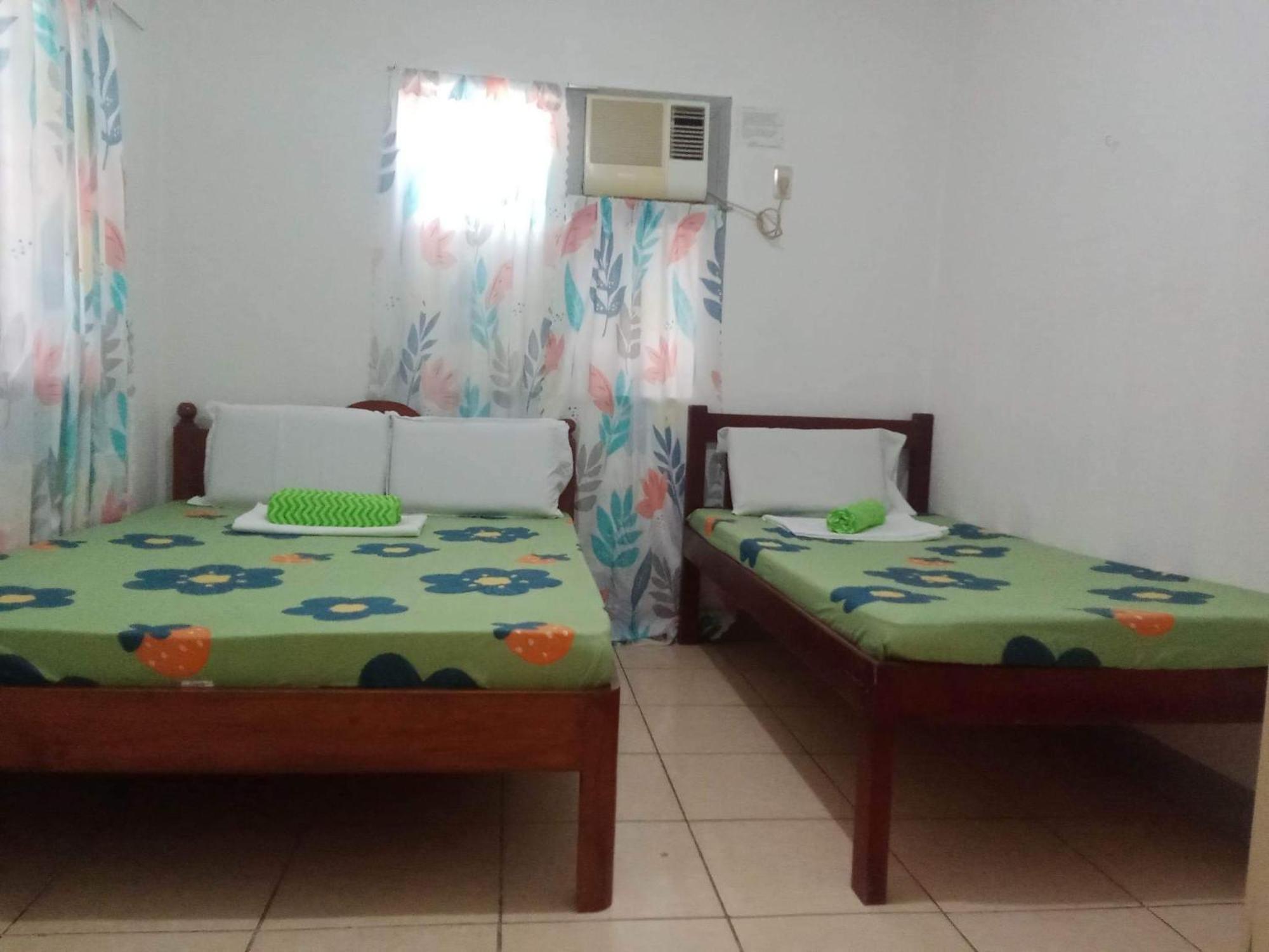 Pescador View - Beachfront & Nearby The Ocean Hostels & Restaurant Moalboal Room photo