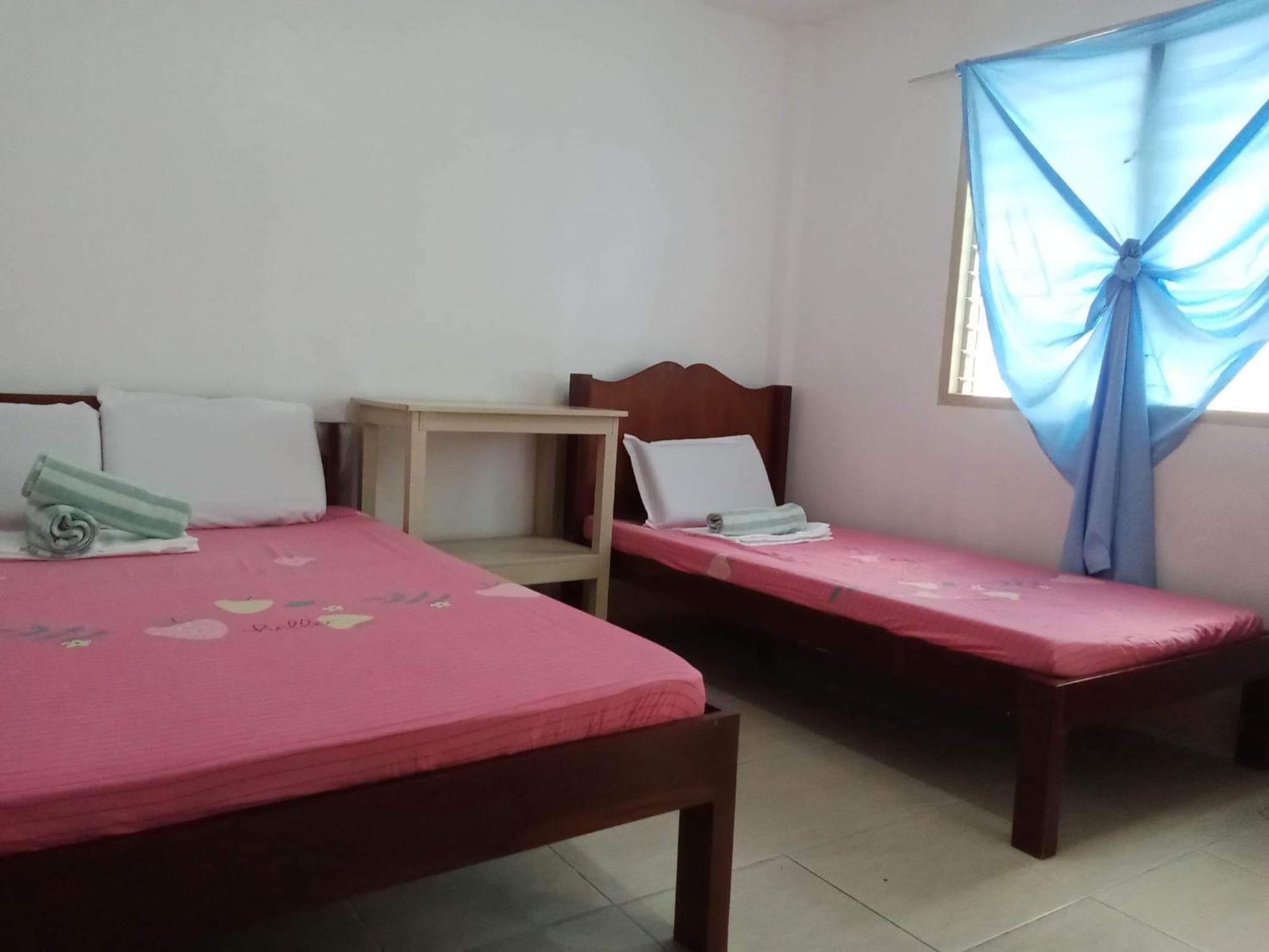 Pescador View - Beachfront & Nearby The Ocean Hostels & Restaurant Moalboal Exterior photo