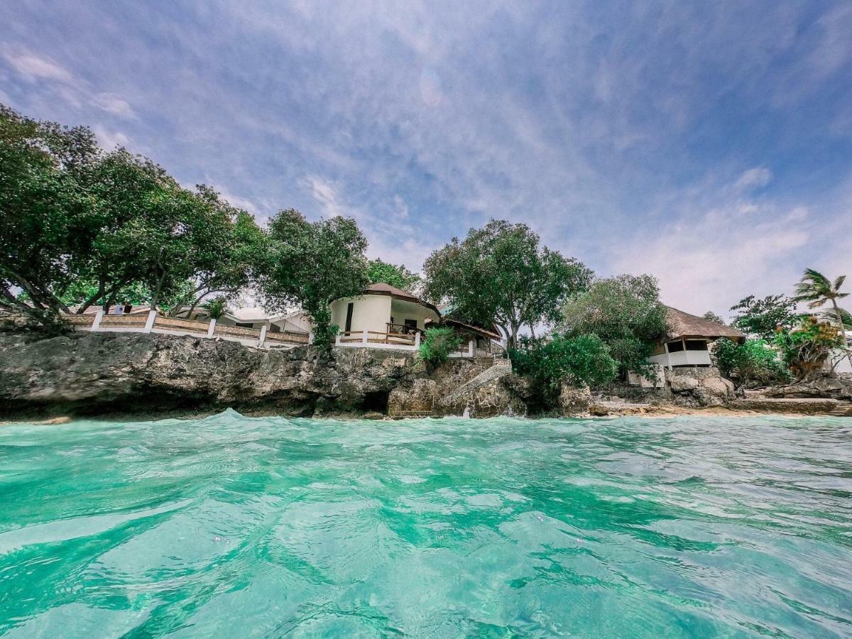 Pescador View - Beachfront & Nearby The Ocean Hostels & Restaurant Moalboal Exterior photo